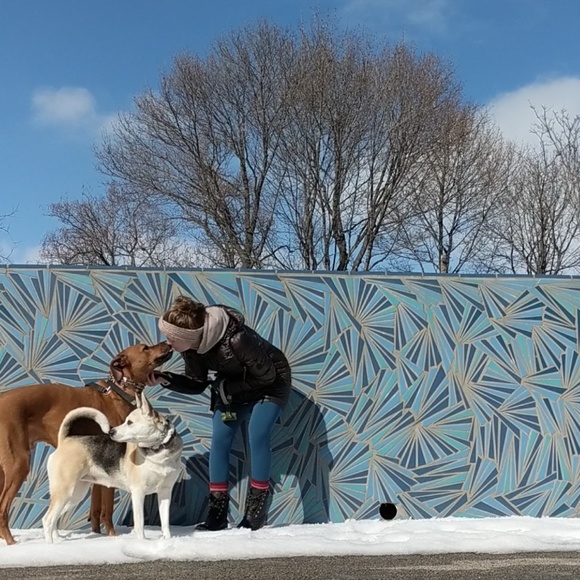 Meet your Posher, Becca - Picture 2 of 7